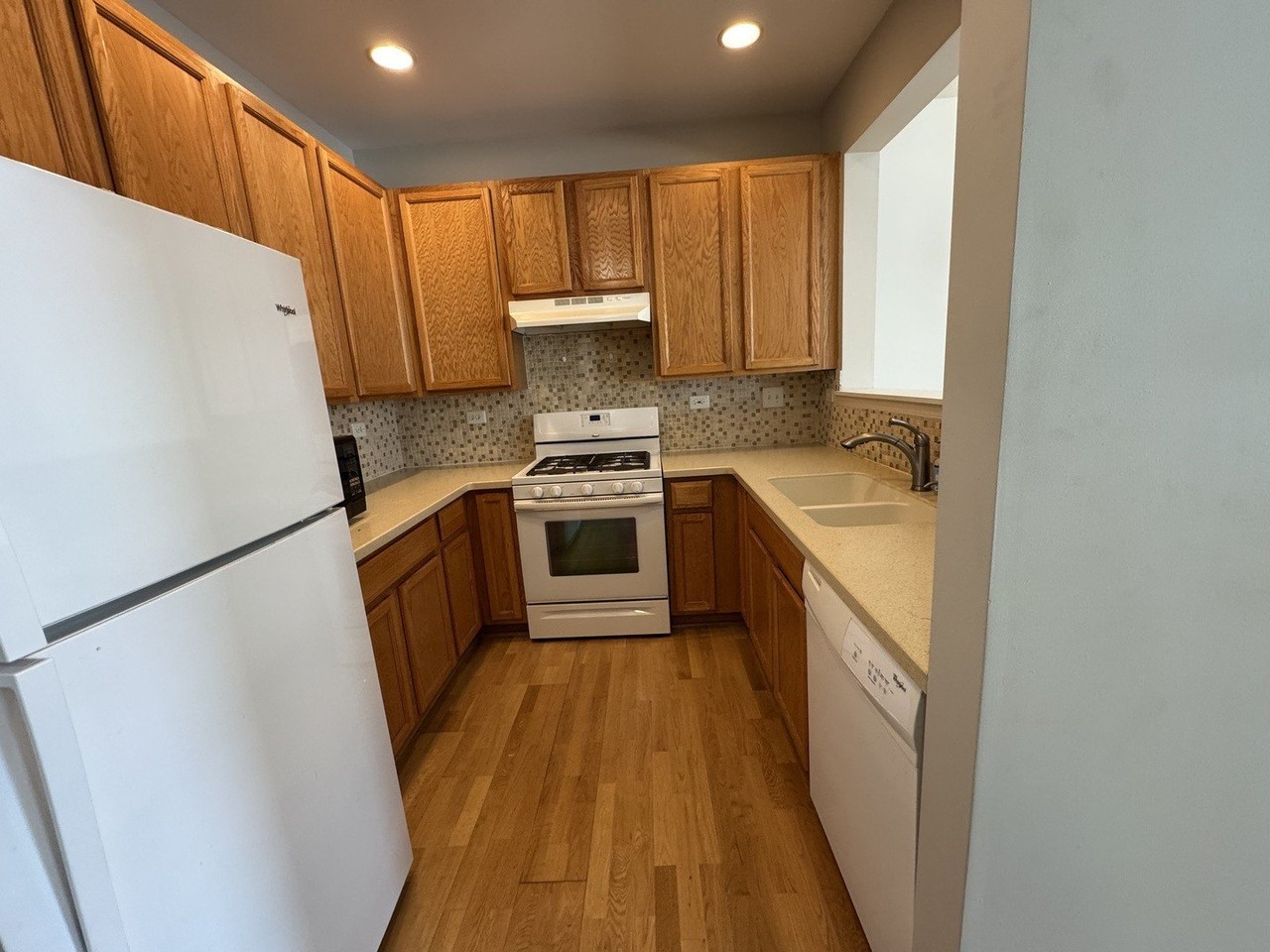 2554 Capitol Ave - Photo 6 of 16