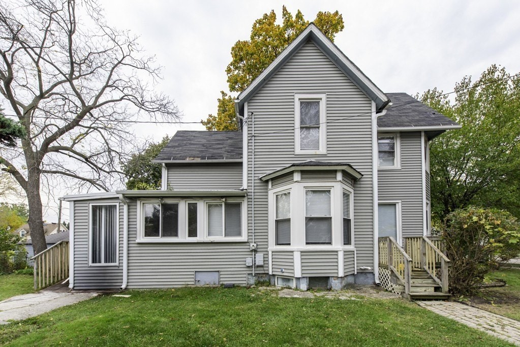 703 Center St