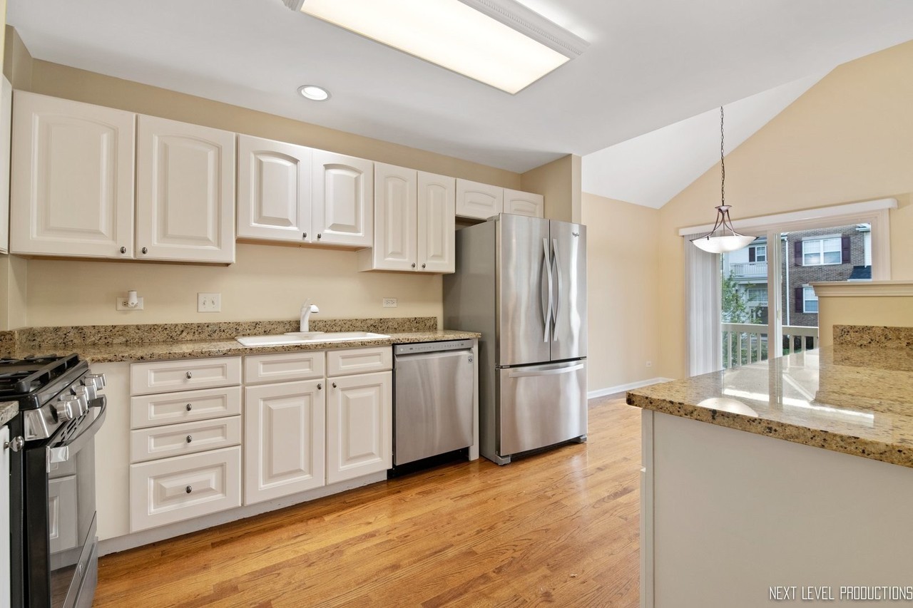 24648 George Washington Dr - Photo 3 of 20