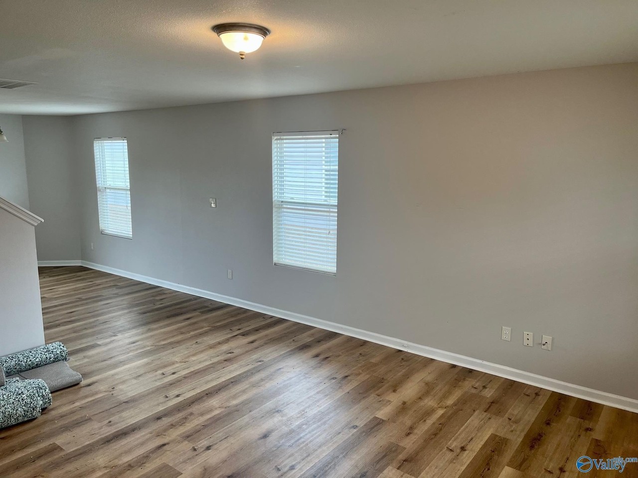 193 Cloverbrook Dr - Photo 2 of 21
