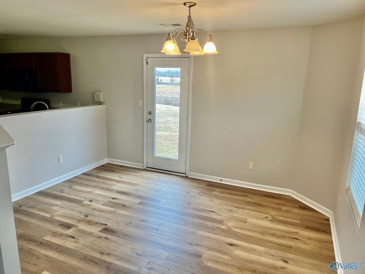 193 Cloverbrook Dr - Photo 4 of 21