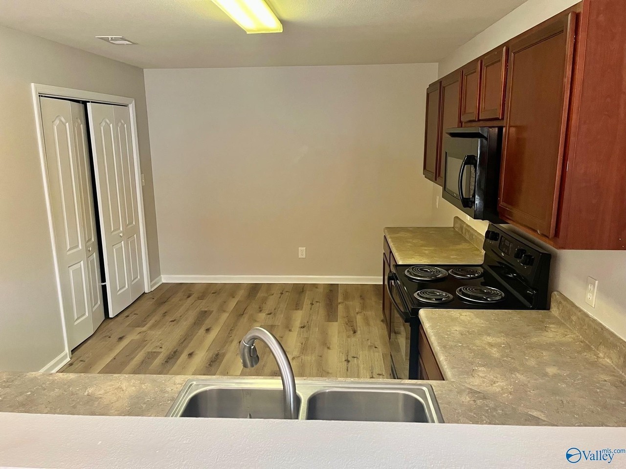 193 Cloverbrook Dr - Photo 5 of 21