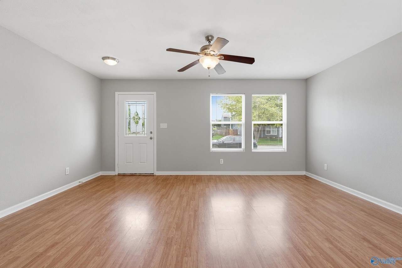 3262 Lakeland Dr - Photo 2 of 24