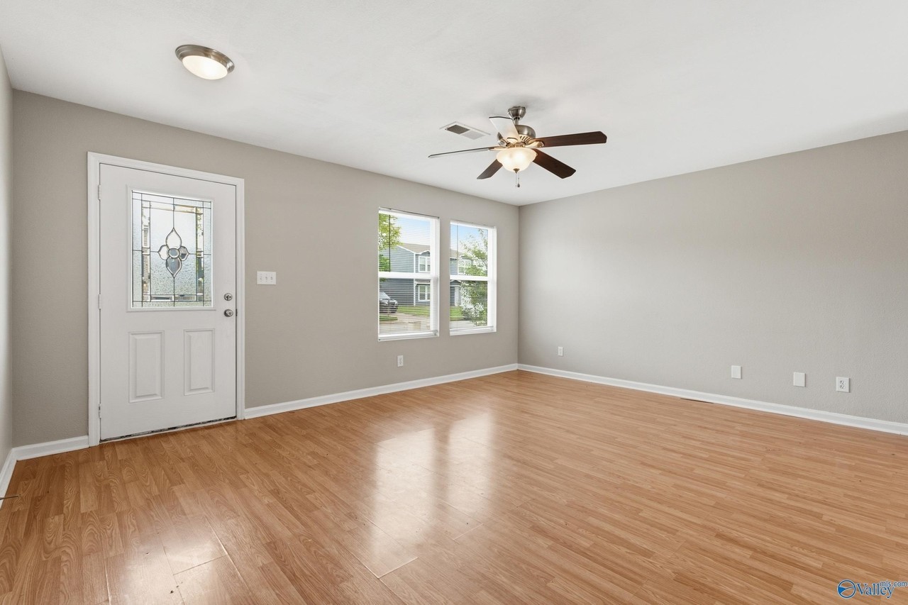 3262 Lakeland Dr - Photo 3 of 24