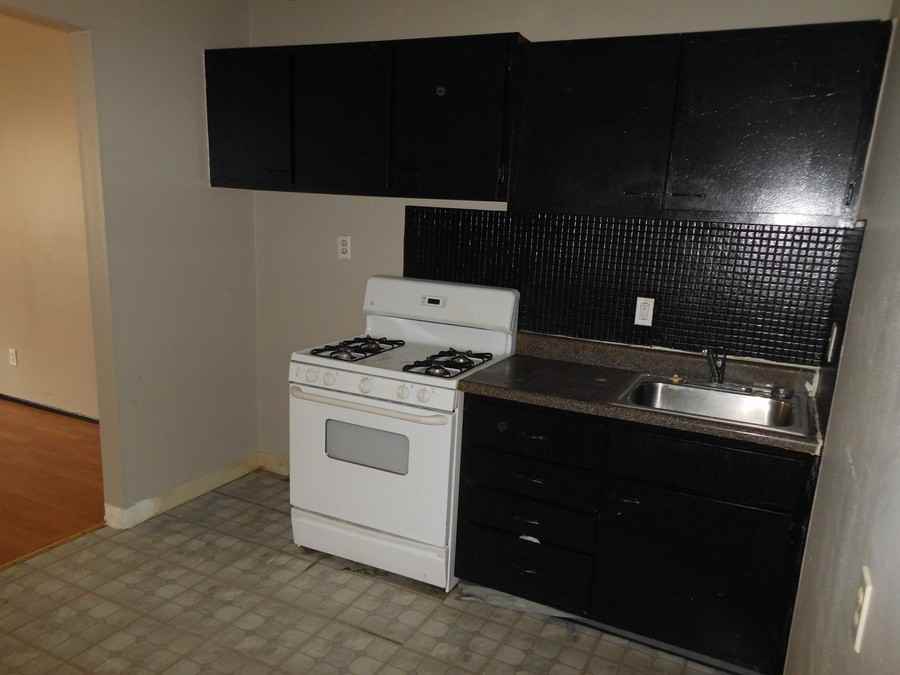 813 Courtois St #D - Photo 2 of 6