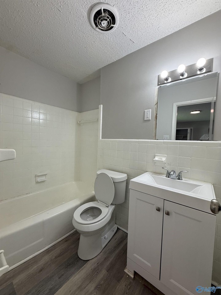 206 Cloverleaf Dr #8 - Photo 2 of 7