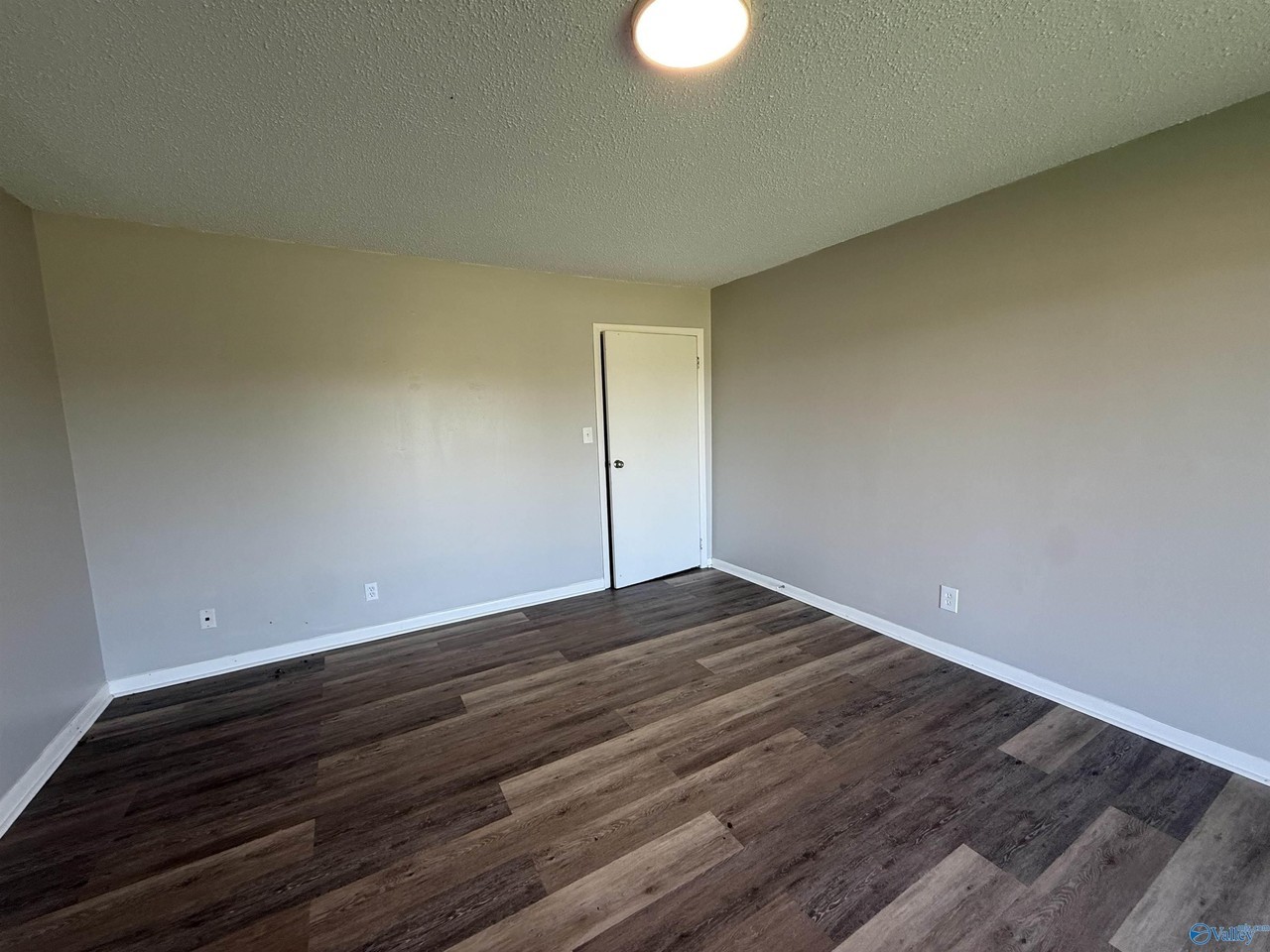 206 Cloverleaf Dr #8 - Photo 3 of 7