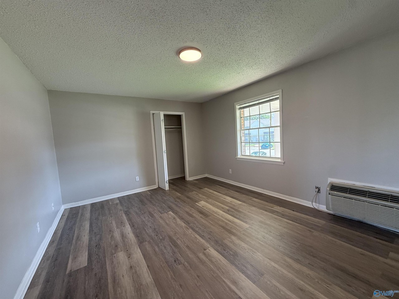206 Cloverleaf Dr #8 - Photo 5 of 7