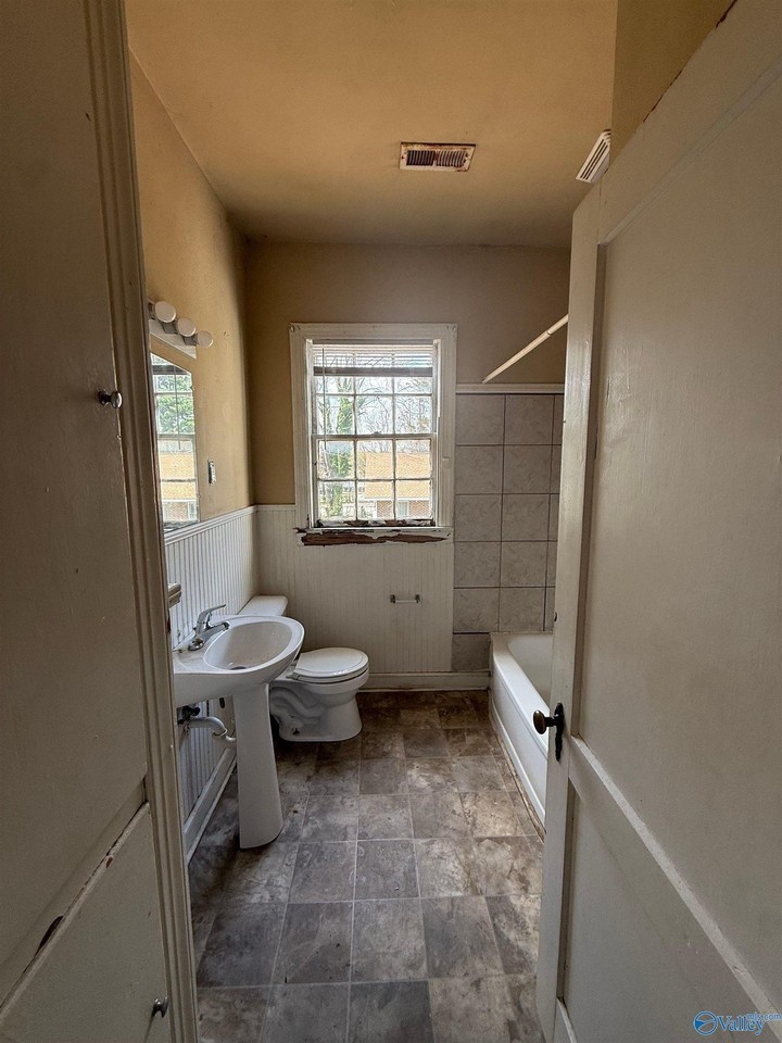 213 Wilson St Ne #4 - Photo 4 of 8