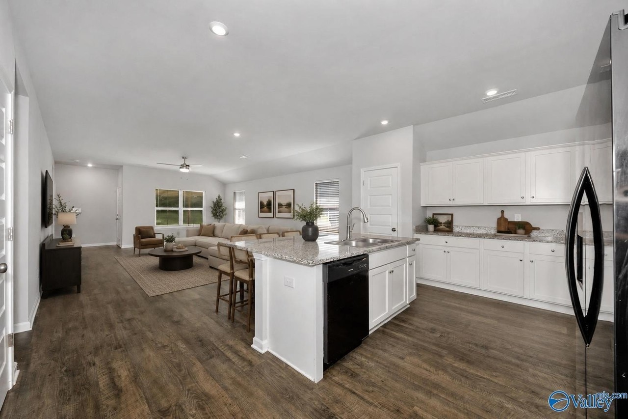 126 Jerrie Lynn Blvd - Photo 5 of 28