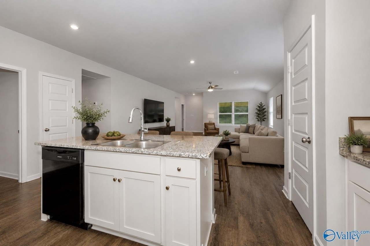 126 Jerrie Lynn Blvd - Photo 6 of 28
