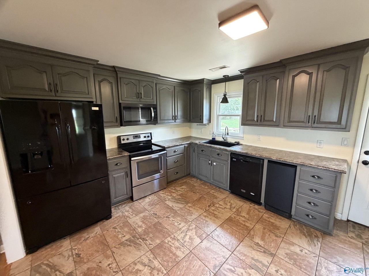 12023 Spring Rd - Photo 5 of 22