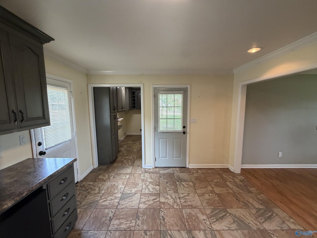 12023 Spring Rd - Photo 6 of 22