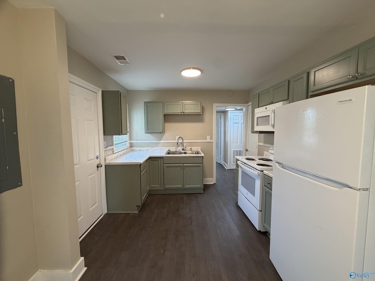 1620 8th St Se - Photo 7 of 20