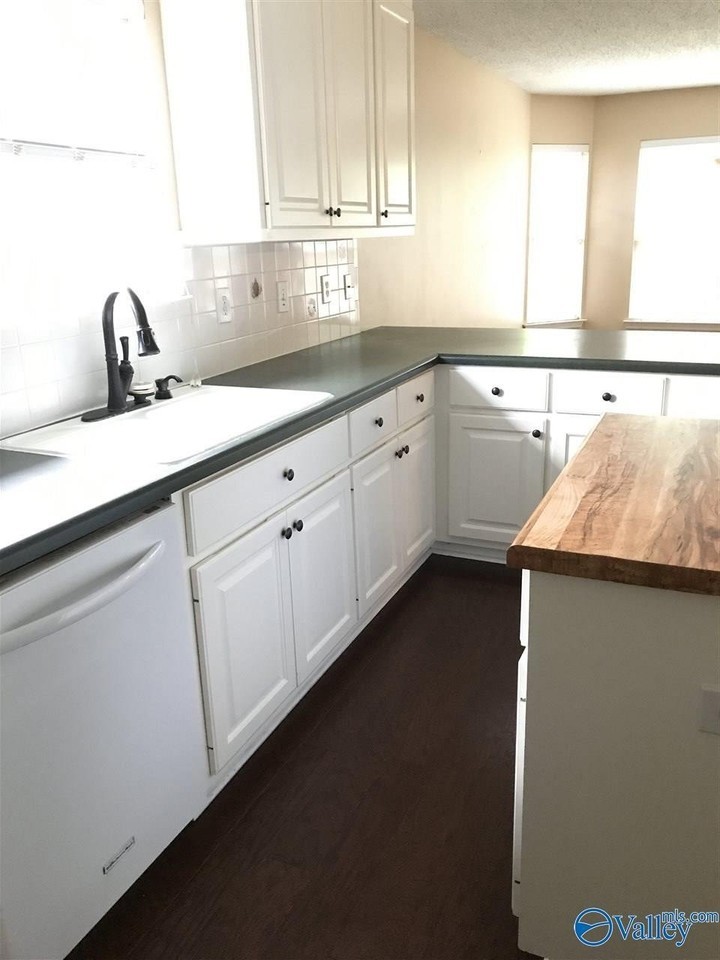 110 Bridgeway Ln - Photo 6 of 17