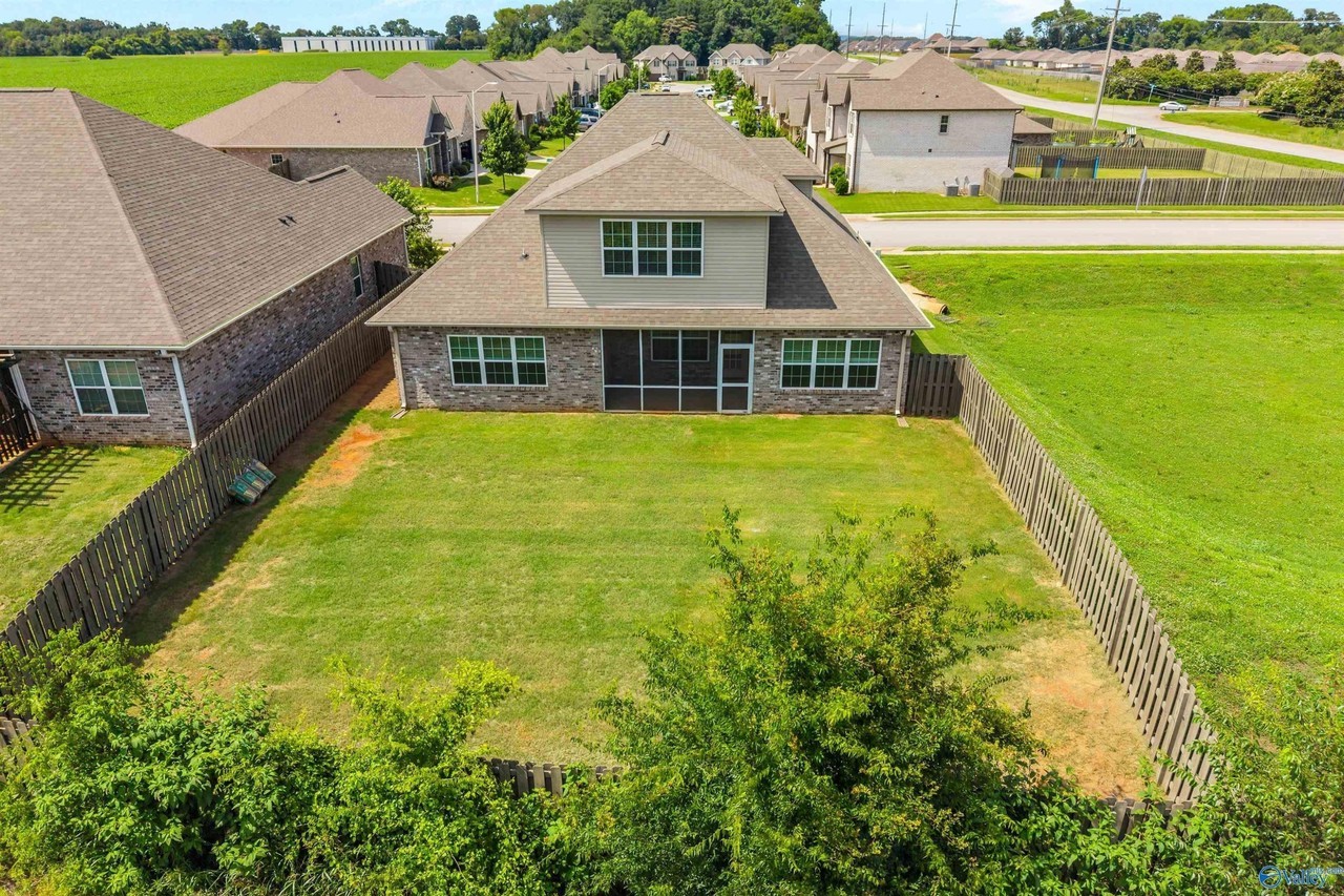 104 Erskin Parcus Dr - Photo 2 of 48