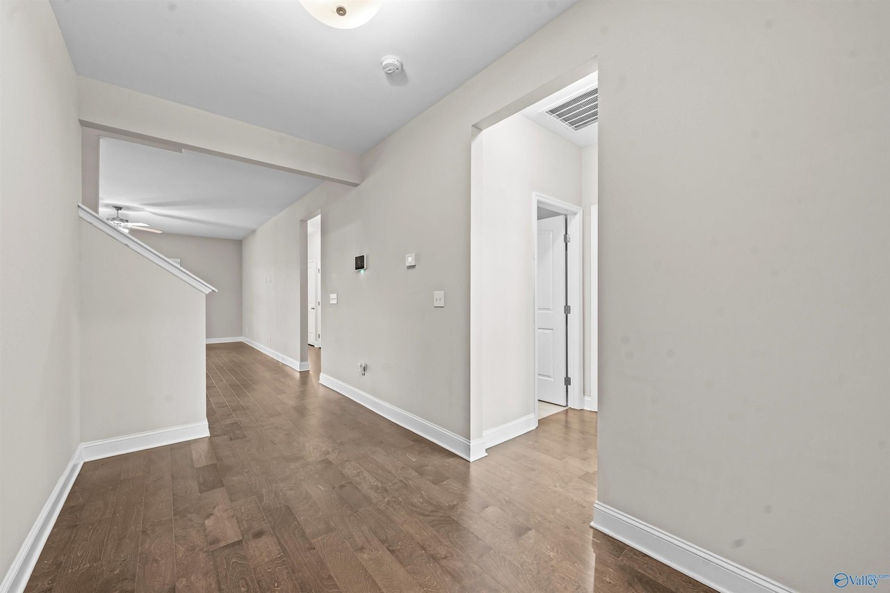 104 Erskin Parcus Dr - Photo 4 of 48
