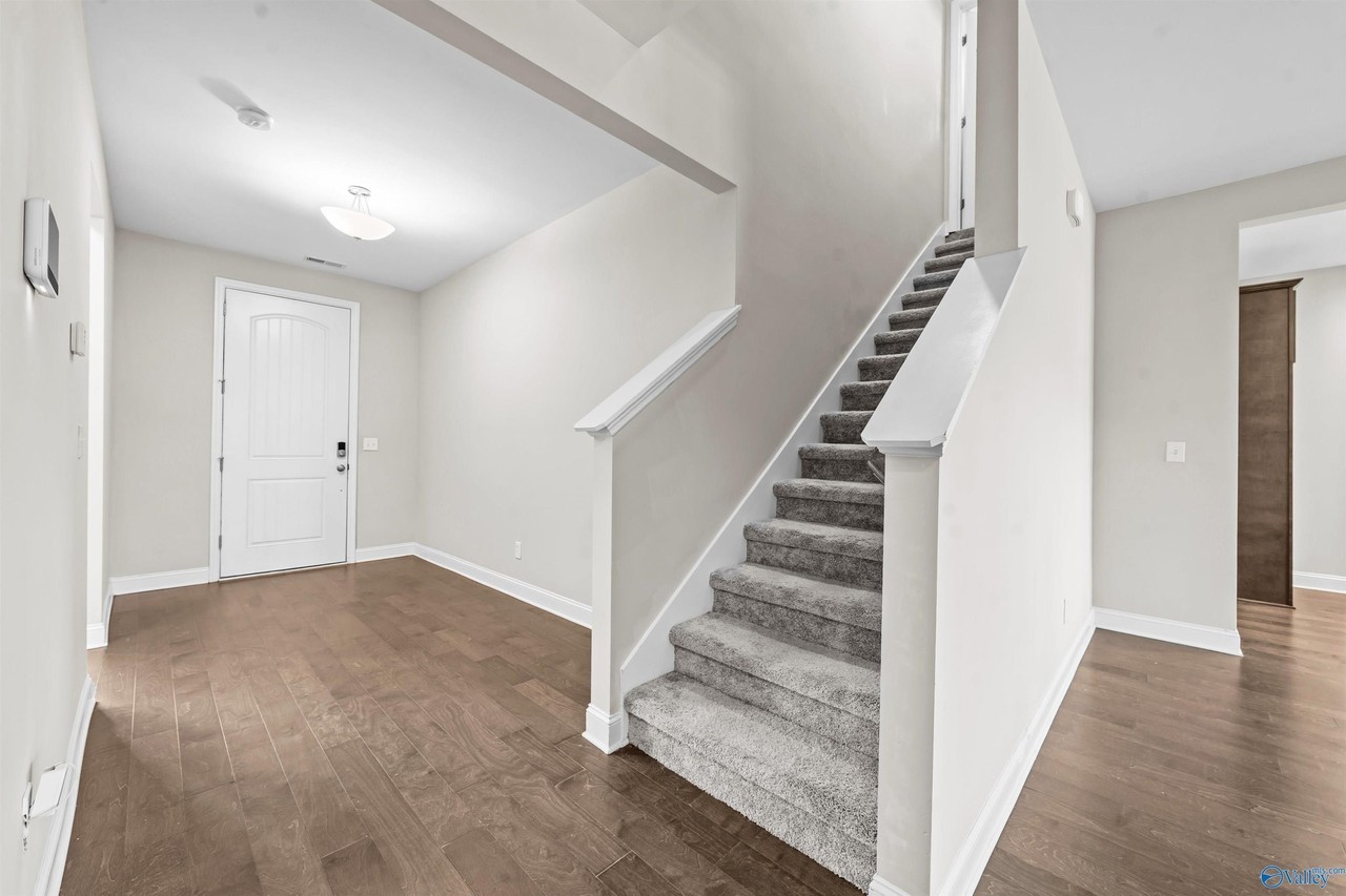 104 Erskin Parcus Dr - Photo 5 of 48