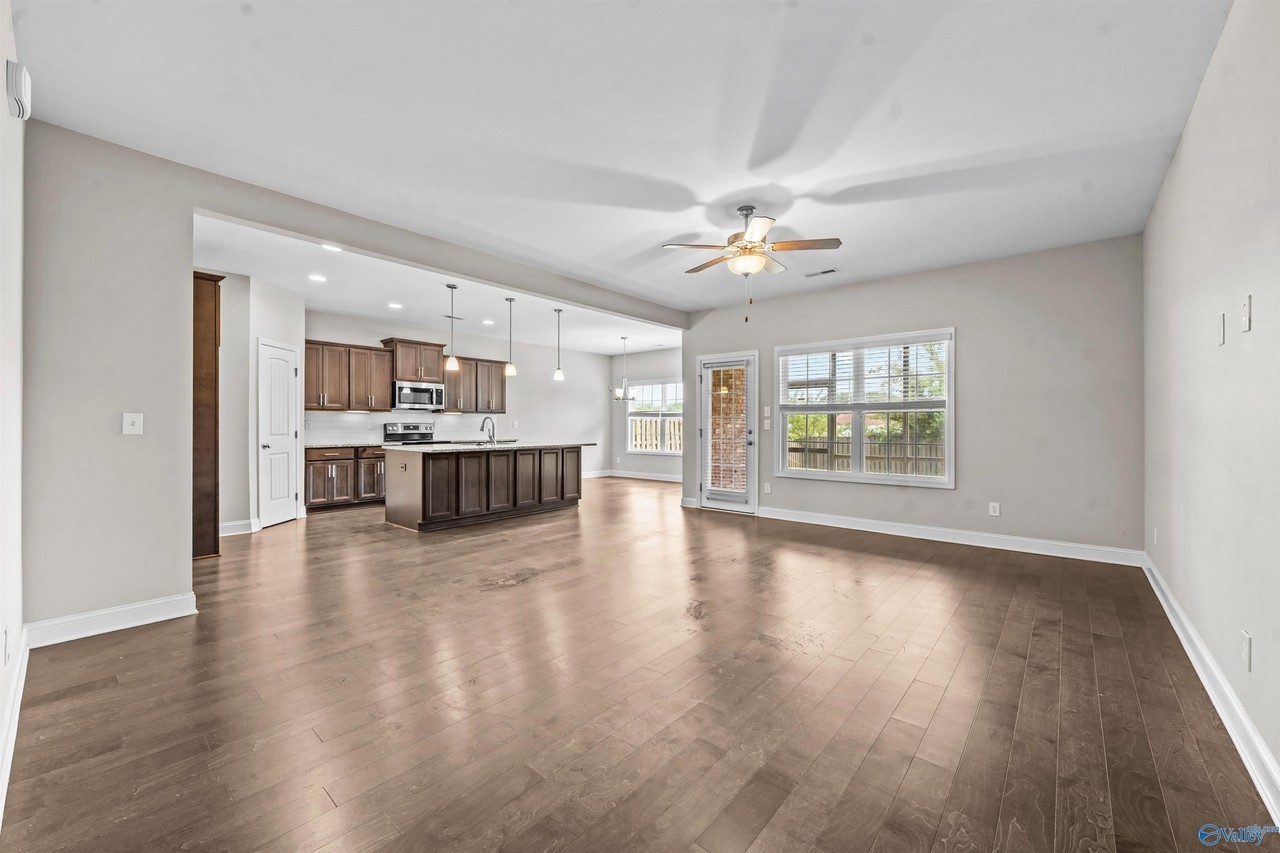 104 Erskin Parcus Dr - Photo 6 of 48