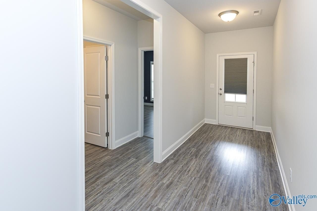 125 River Springs Ct - Photo 4 of 34