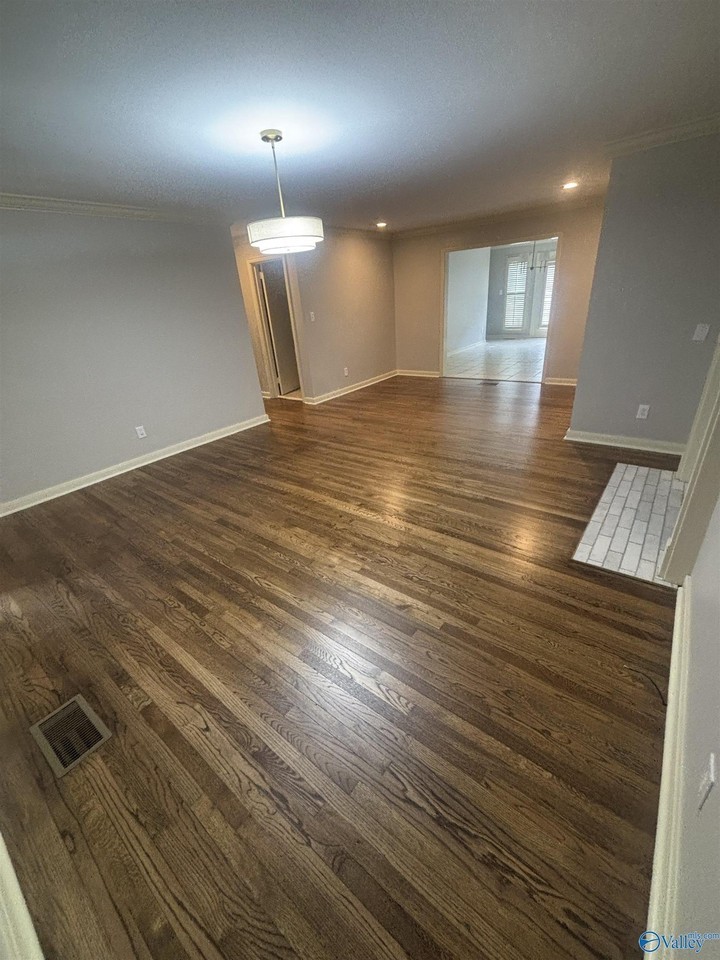 1308 Mcclung Ave Se - Photo 4 of 17