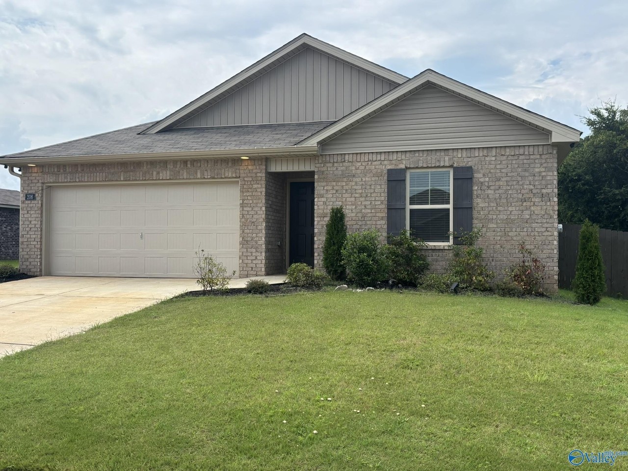 206 Murphy Ln - Photo 2 of 37