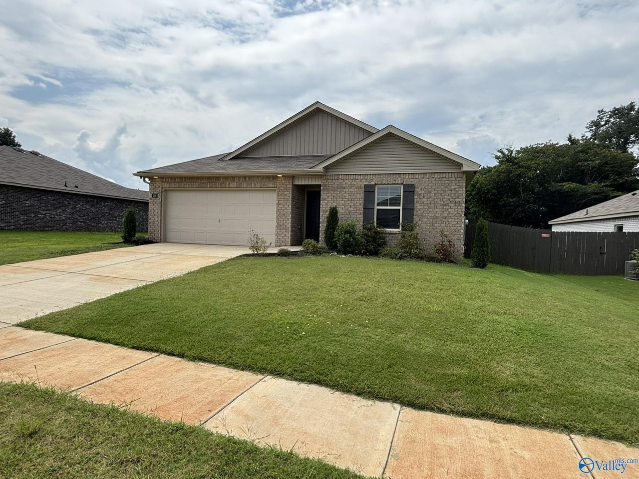 206 Murphy Ln - Photo 3 of 37