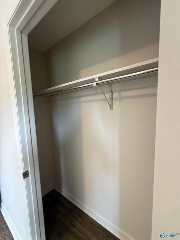 605 Adelle St Sw #C - Photo 3 of 17