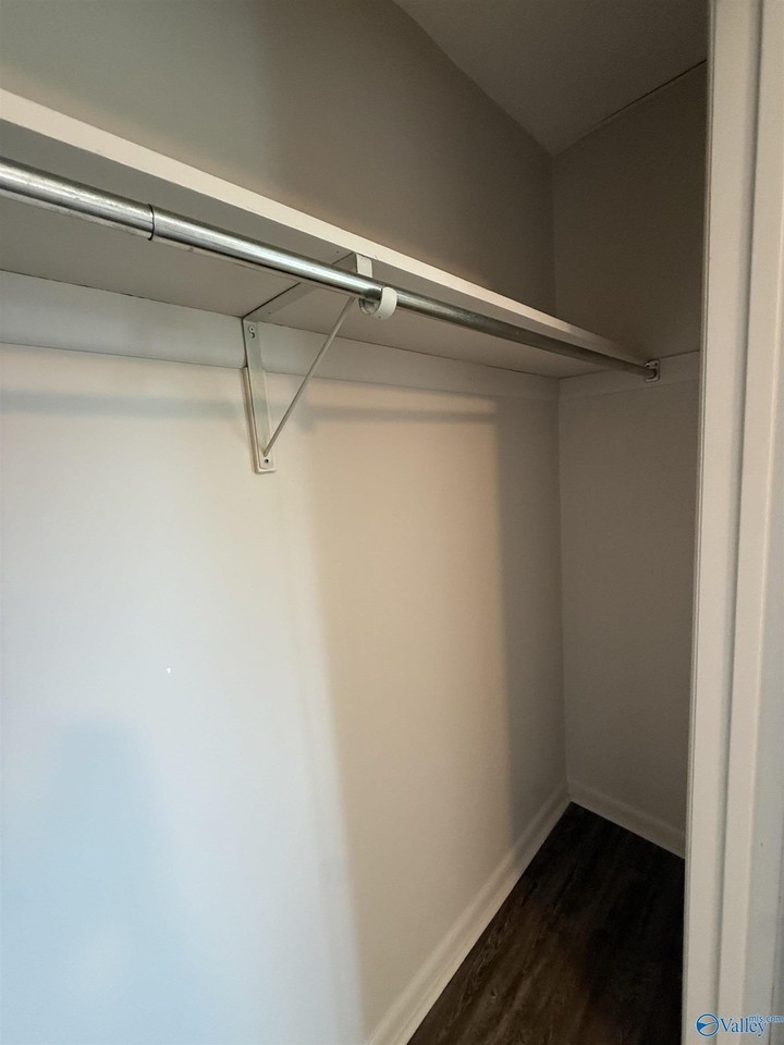605 Adelle St Sw #C - Photo 4 of 17
