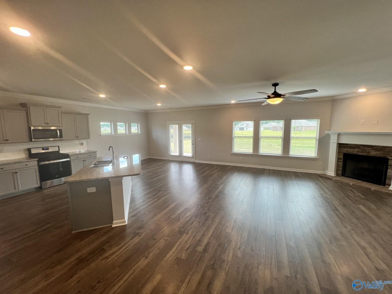 142 Tango Dr - Photo 3 of 24