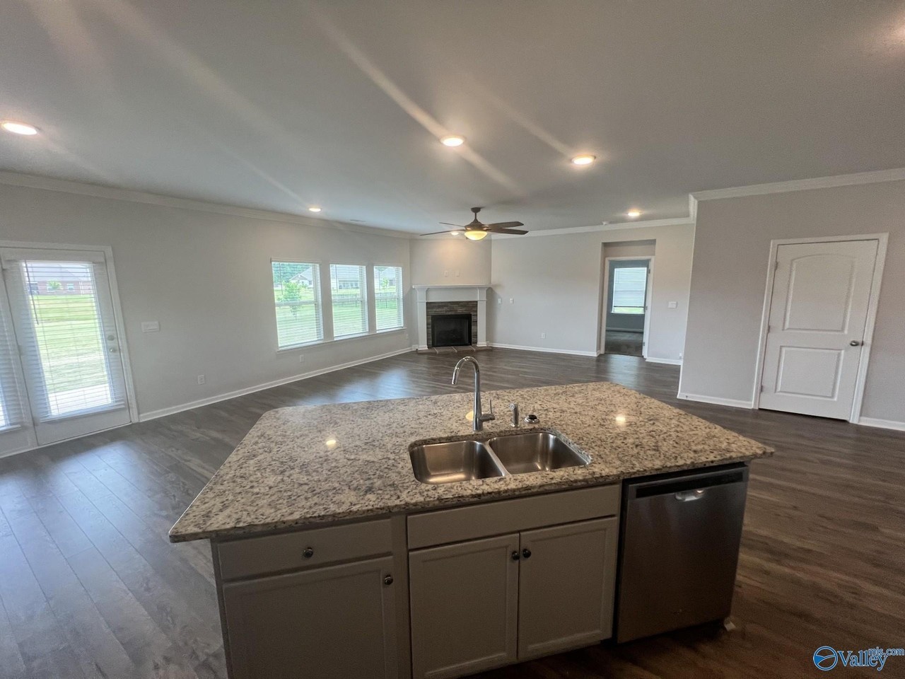 142 Tango Dr - Photo 4 of 24