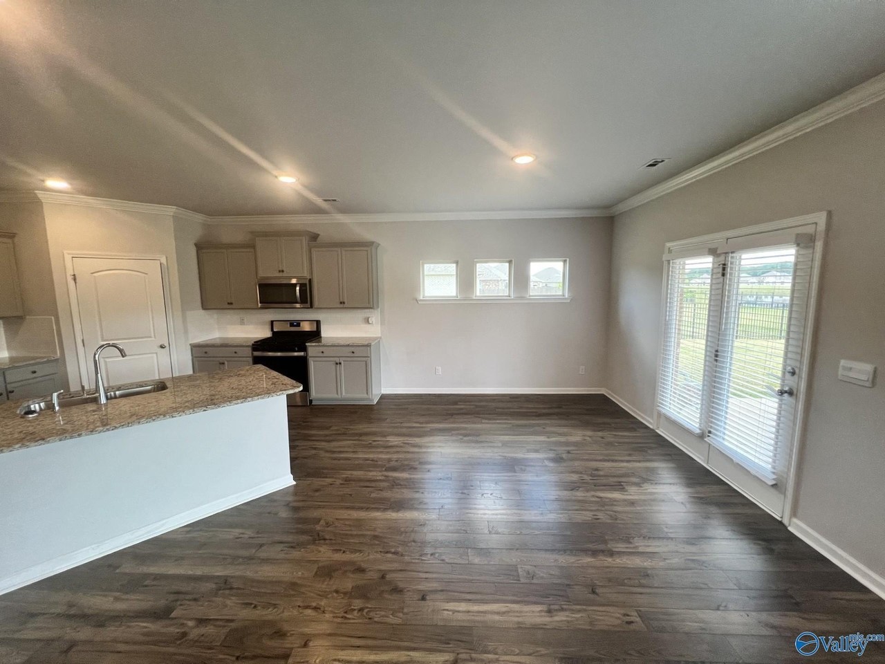 142 Tango Dr - Photo 7 of 24