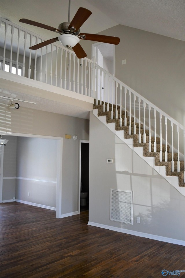 110 Norfolk Cir - Photo 4 of 44