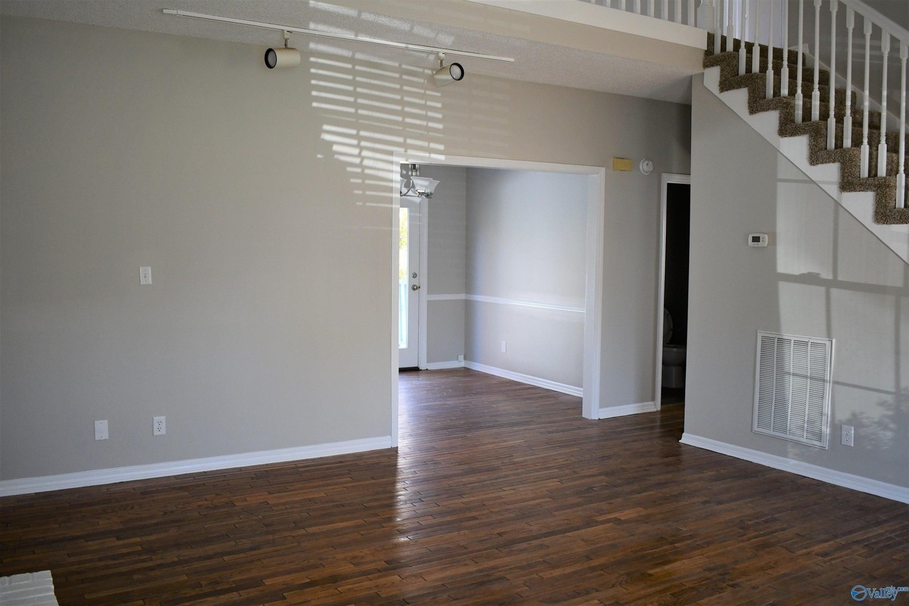 110 Norfolk Cir - Photo 5 of 44