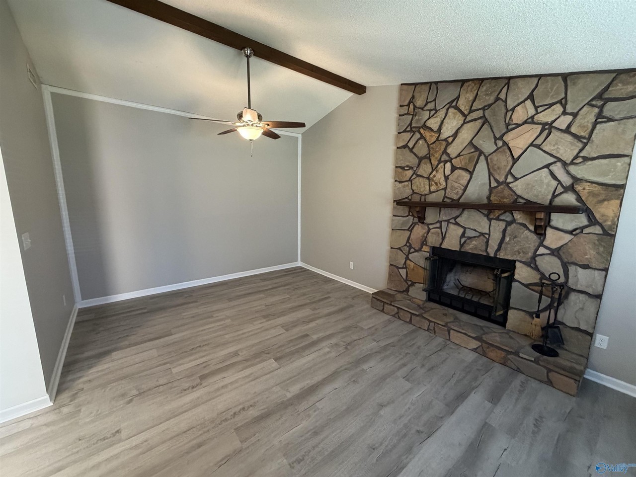 1004 Brighton Cir Se - Photo 2 of 14
