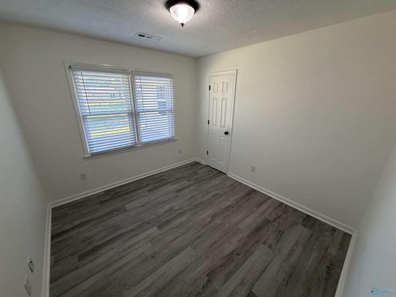 1004 Brighton Cir Se - Photo 7 of 14