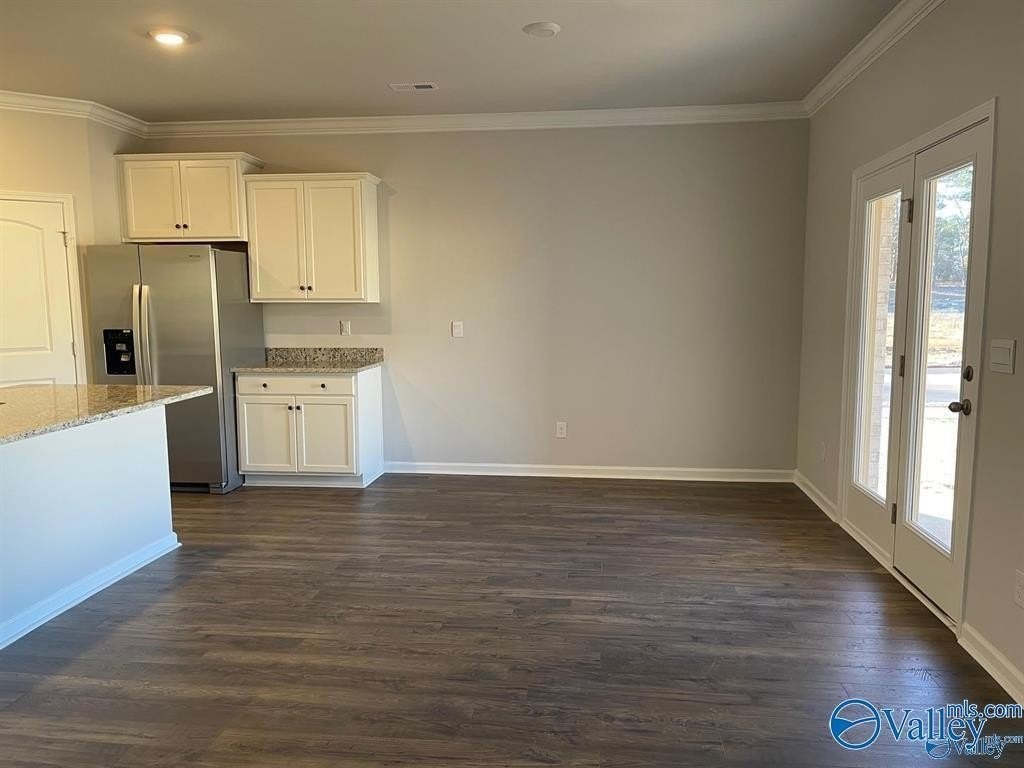 22067 Chancery Ln - Photo 3 of 12