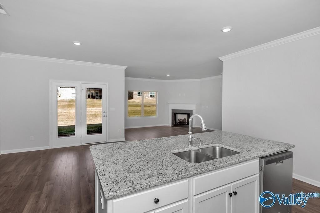 22067 Chancery Ln - Photo 4 of 12