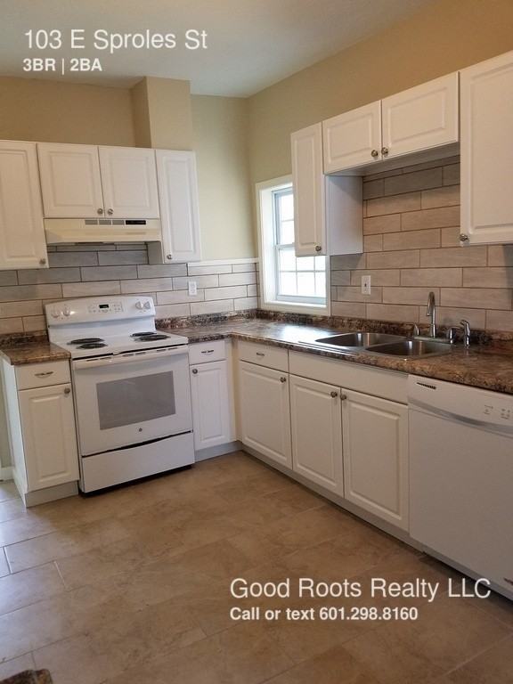 103 E Sproles St - Photo 2 of 11