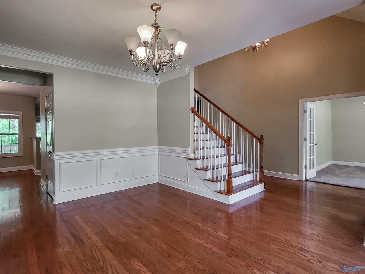 210 Honor Way - Photo 4 of 47