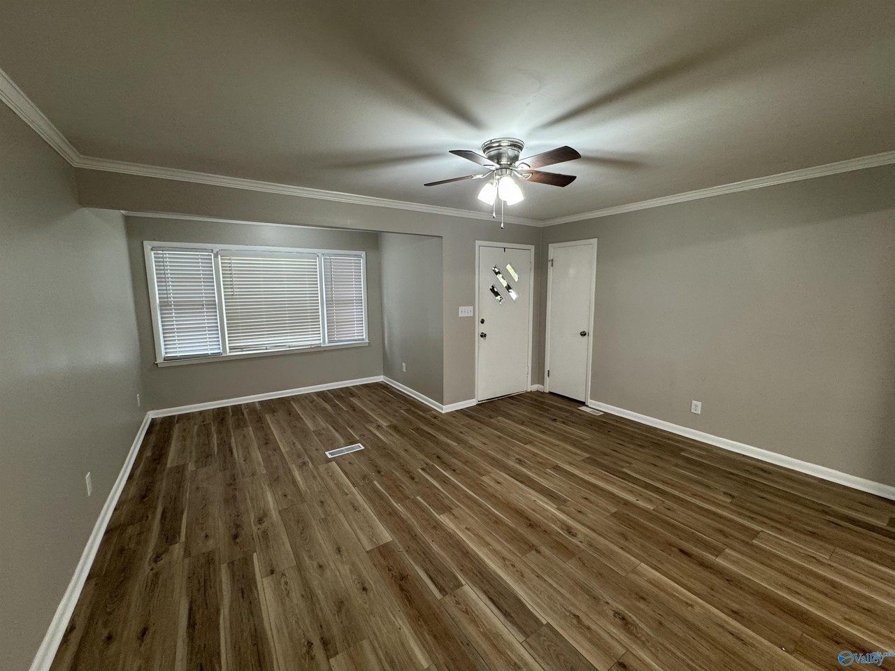 2309 Calray Ave Sw - Photo 6 of 36