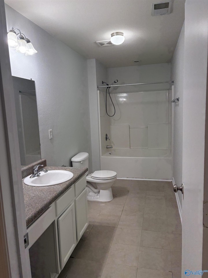 283 Bermuda Lakes Dr - Photo 4 of 8