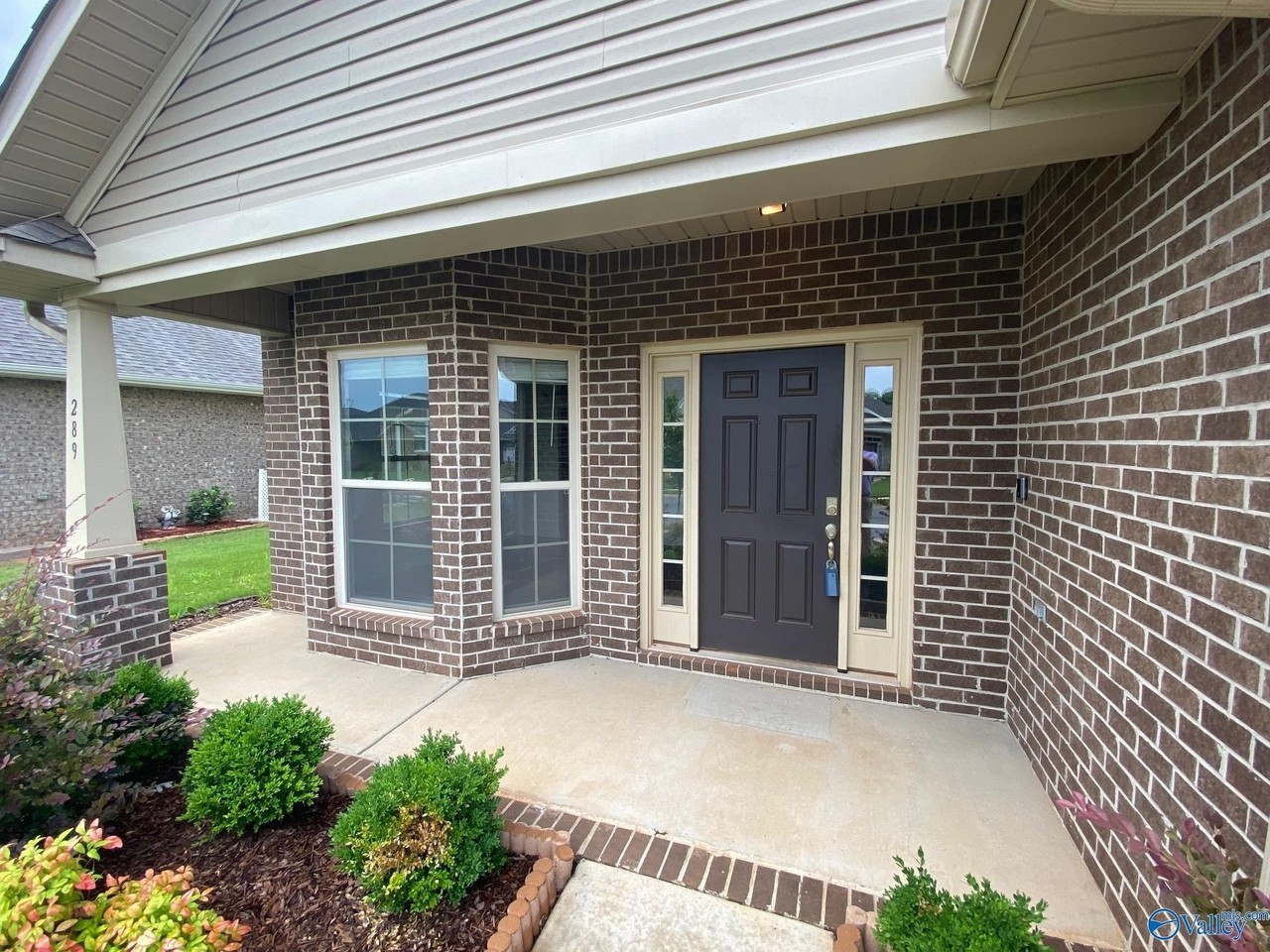 289 Abercorn Dr - Photo 2 of 50