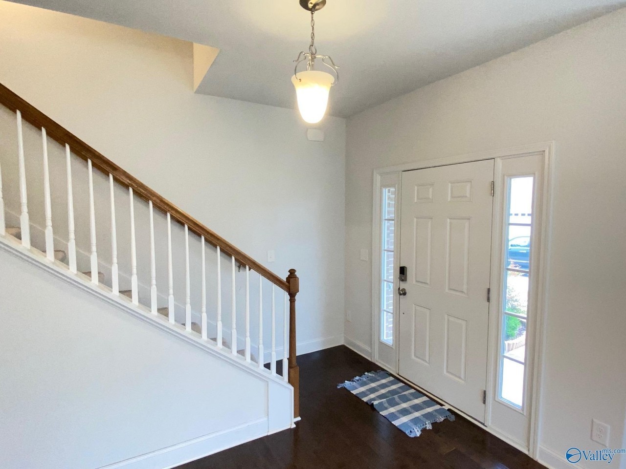 289 Abercorn Dr - Photo 3 of 50