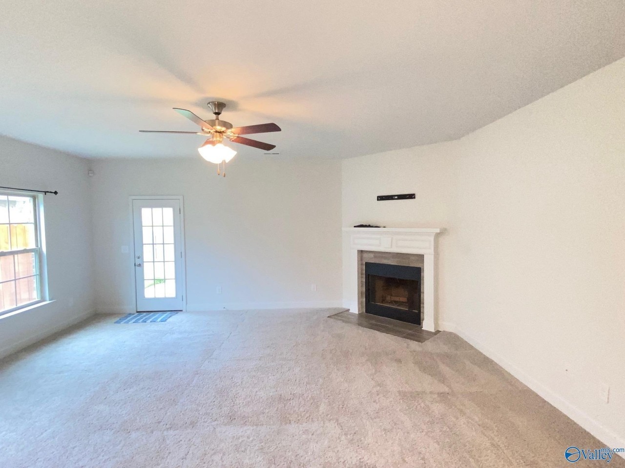 289 Abercorn Dr - Photo 4 of 50