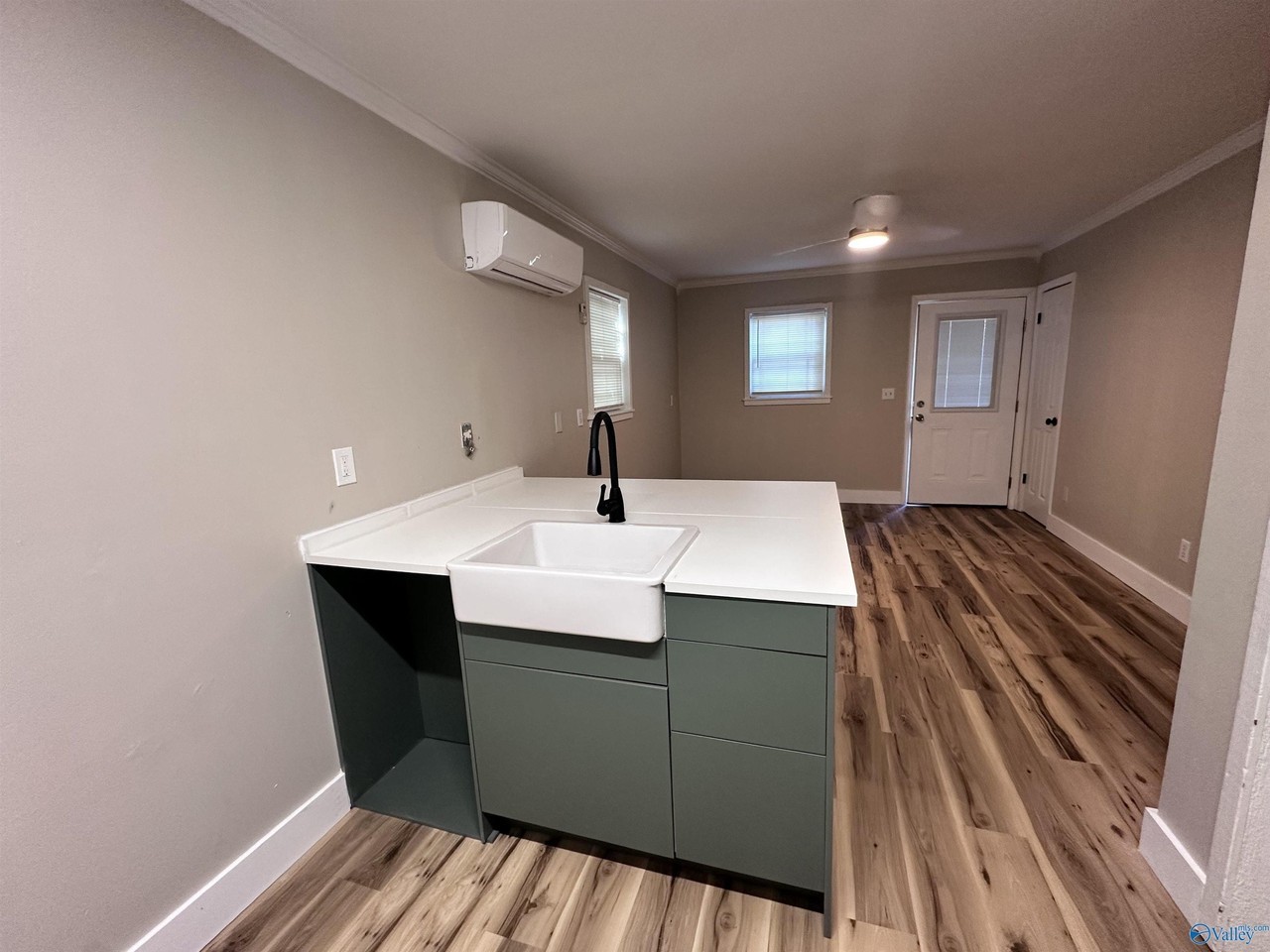 221 Ward Ave Ne - Photo 3 of 9