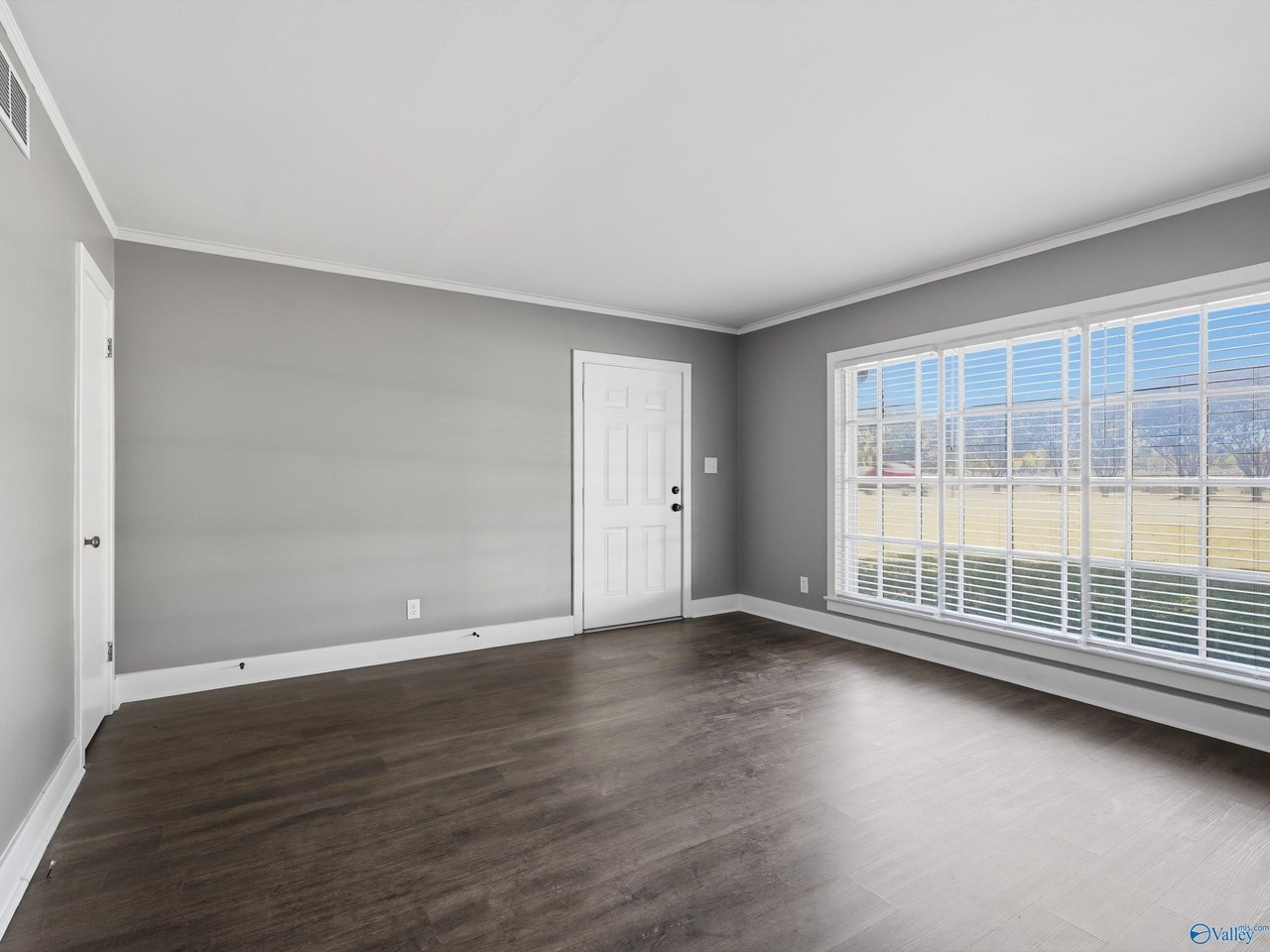 1109 Evans Dr - Photo 2 of 31
