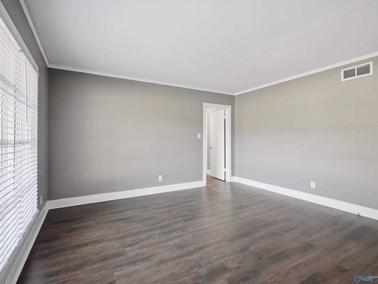 1109 Evans Dr - Photo 3 of 31