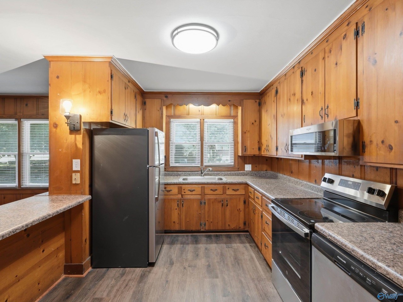 1109 Evans Dr - Photo 4 of 31