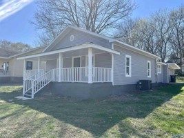 featured image of 700 S Houston St